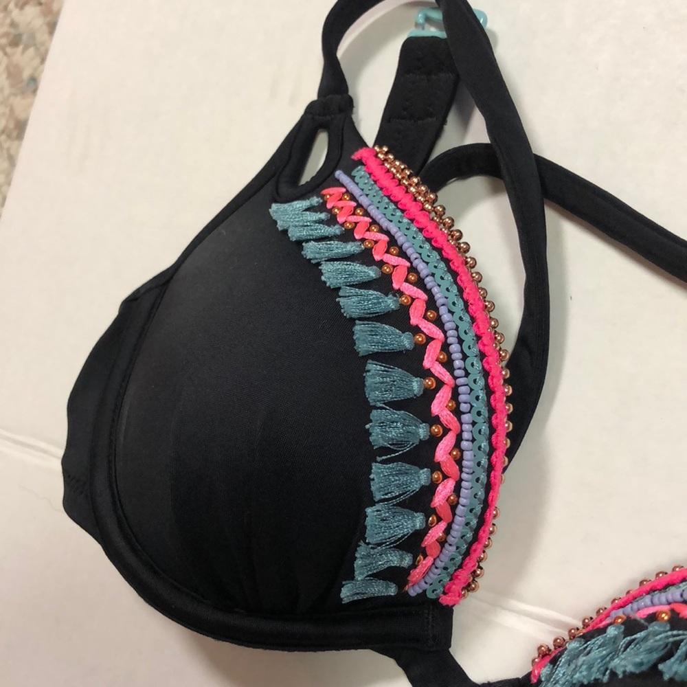 NWOT. VIctoria Secret 32B bikini top - Picture 2 of 7